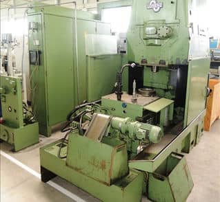 LIEBHERR CNC – Gesteuerte Wälzfräsmaschine LC 82 1995