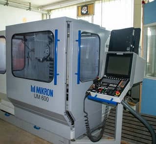 Mikron UM 600 Vertikalfräsbearbeitungszentrum