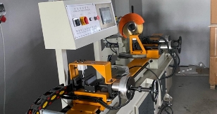 Automatische CNC-Kreissäge zum Schneiden von Rohren und Stangen 