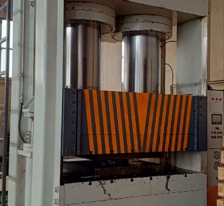 1200-Tonnen-Verputzpresse, Marke Hidrocan, Modell 2014