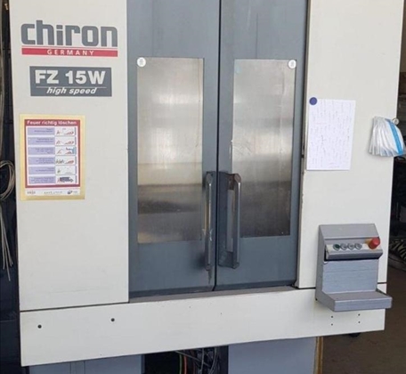 BEARBEITUNGSZENTRUM - VERTIKAL CHIRON FZ 15 W HIGHSPEED