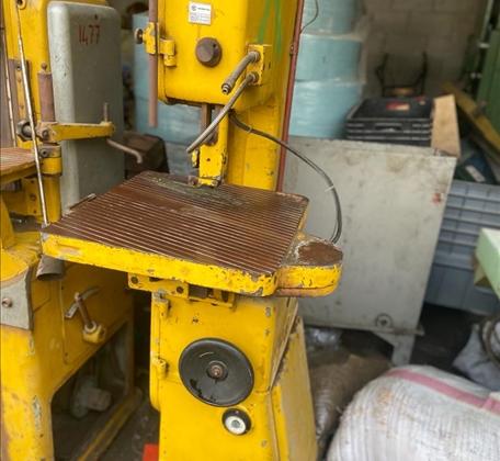 BANDSÄGE (vertikal) Stichsägemaschine NASSOVIA