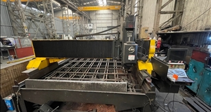 CNC-BOHR- UND FRÄSMASCHINE