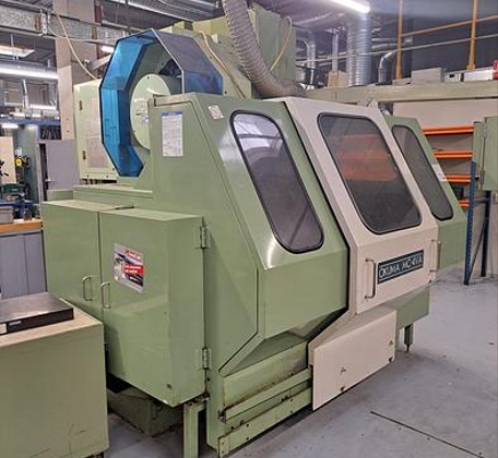 GEBRAUCHTES VERTIKALES BEARBEITUNGSZENTRUM HERSTELLER OKUMA, MODELL MC-4VA