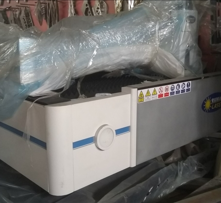 1-kW- und 3-kW-Laserschneidmaschine im Nullpaket