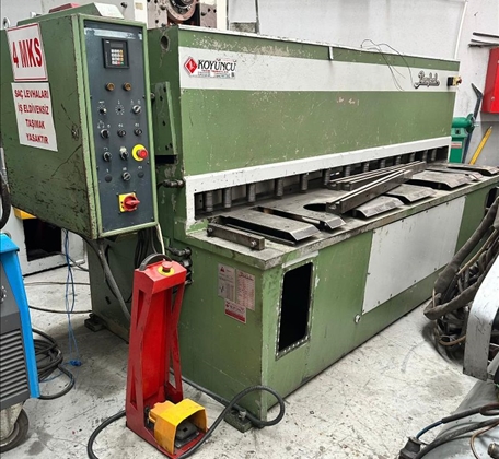 2600 x 8 mm hydraulische Tafelschere der Marke Baykal