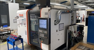 GEBRAUCHTES 5-ACHS-BEARBEITUNGSZENTRUM MAZAK, MODELL VARIAXIS IM JAHR 2015