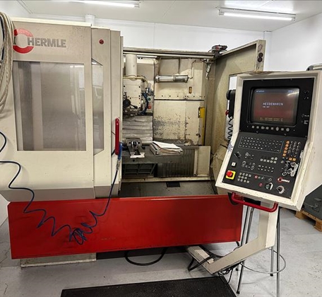 VERWENDEN SIE CNC-WERKZEUGFRÄSEN HERMLE, MODELL UWF 900 E - HTC 32