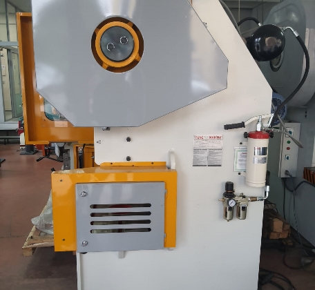 80 TONNEN EXZENTRISCHE PRESSMASCHINE MIT LUFTKUPPLUNG *NEU - SOFORTIGE LIEFERUNG