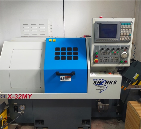 SYNTEC CNC-METALLBEARBEITUNGSMASCHINE bei 0-Einstellung