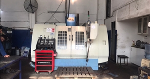 CNC-Vertikal-Bearbeitungszentrum