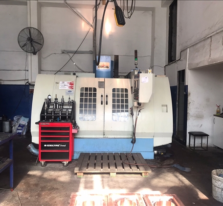 CNC-Vertikal-Bearbeitungszentrum