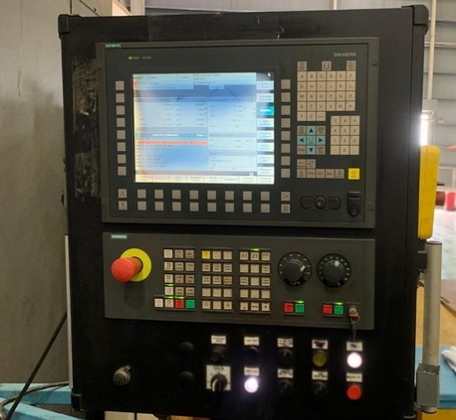 CNC-Vertikaldreh- und Fräsmaschine mit C-Achsen-angetriebenen Werkzeugen