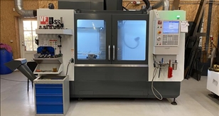 GEBRAUCHTES VERTIKALE BEARBEITUNGSZENTRUM HAAS, MODELL VF 4SS -2021