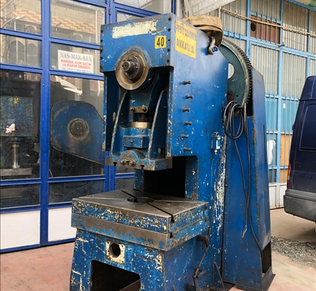 Dirinler 160 Tonnen Exzenterpresse